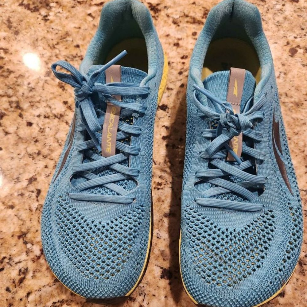 Like NEW - Womens Altra Escalante Racer (Size 9.5)
